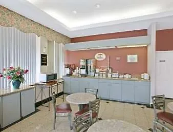 Super 8 By Wyndham Hollywood/La Area 