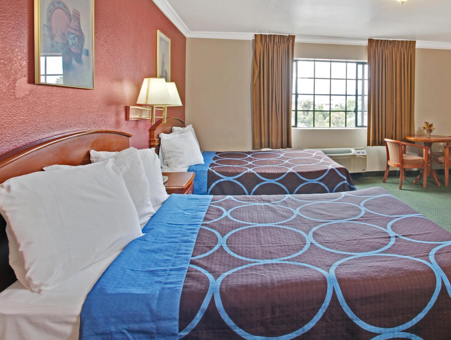 Super 8 By Wyndham Hollywood/la Area Motel