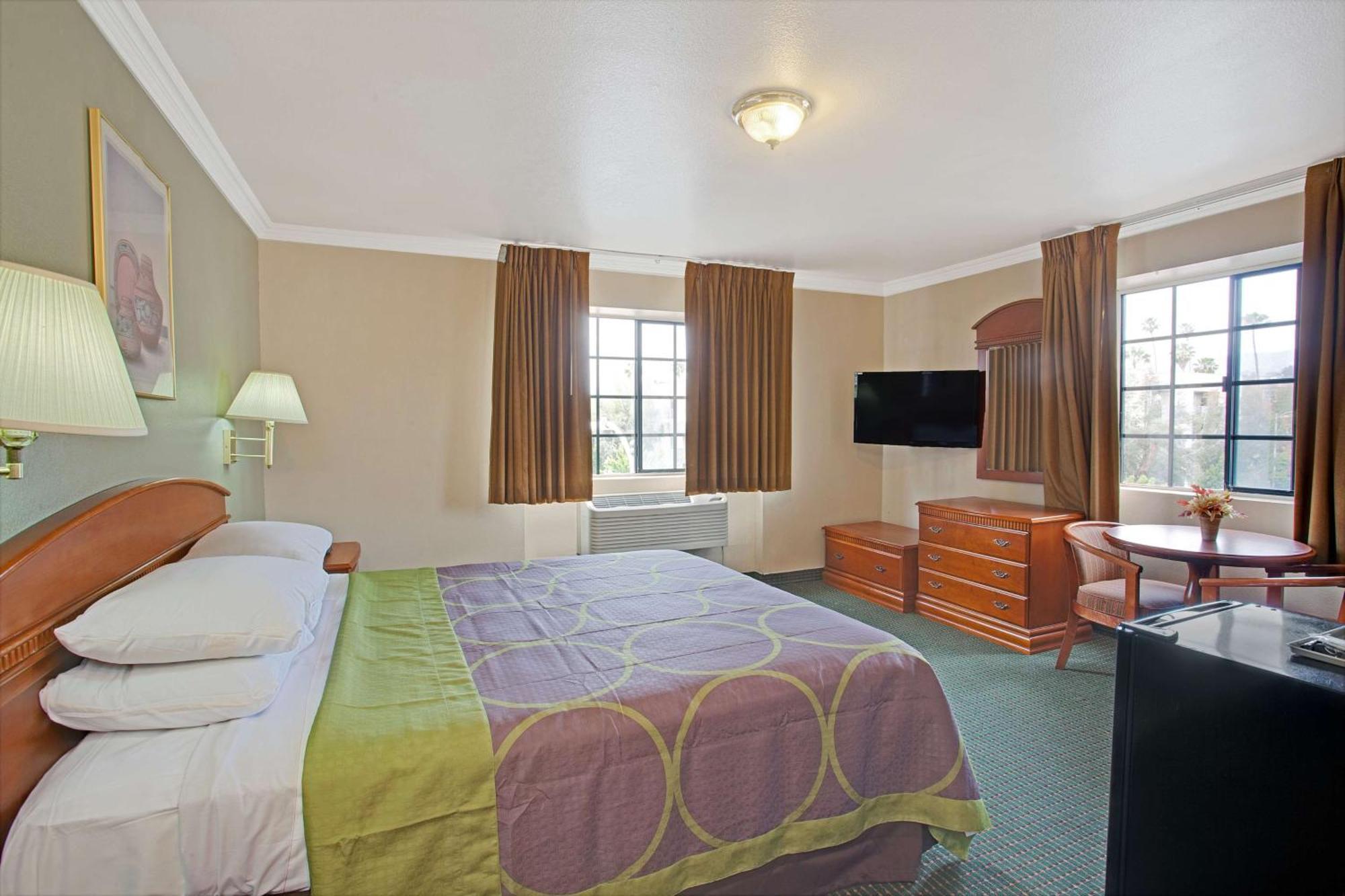 Super 8 By Wyndham Hollywood/la Area 2*