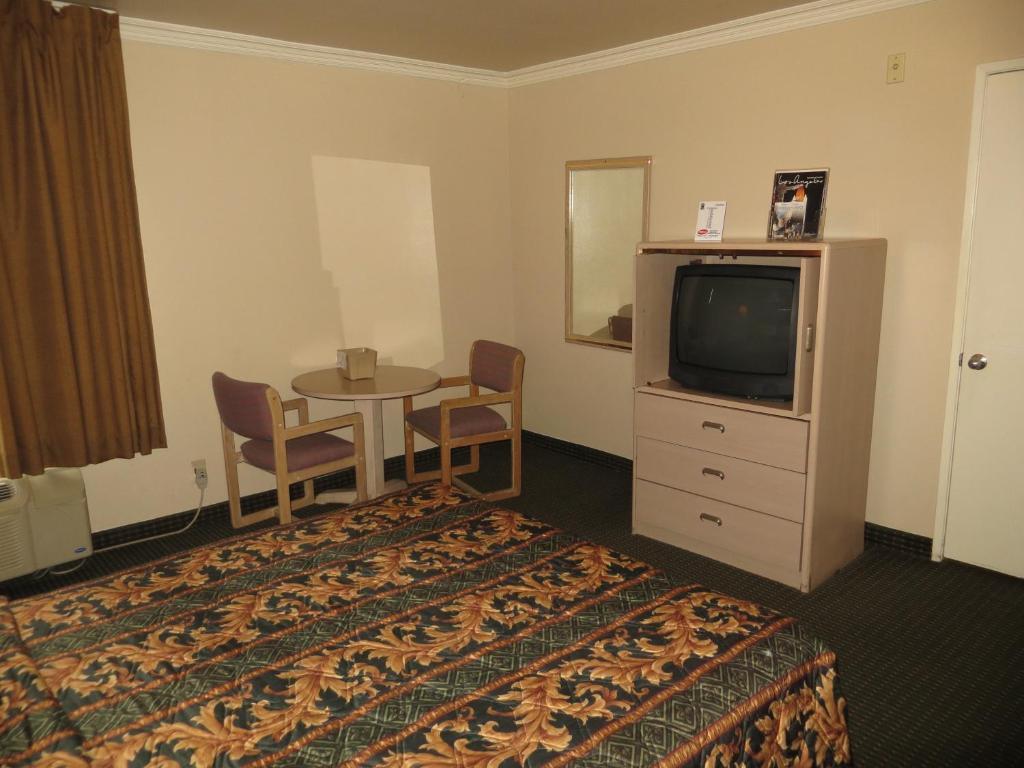 Super 8 By Wyndham Hollywood/la Area Motel