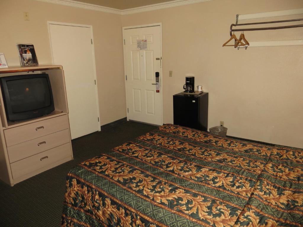Motel Super 8 By Wyndham Hollywood/la Area 2*